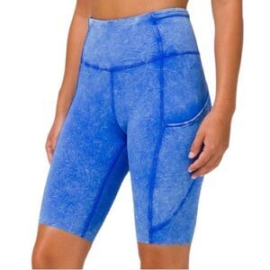 Lululemon Fast Free Short 10" inseam Ice Dye Ice Wash Cerulean Blue size 6 Biker